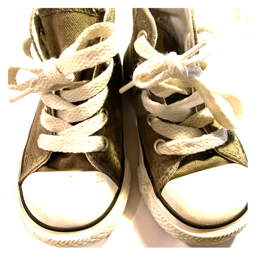 Toddler converse/all star chuck Taylor’s